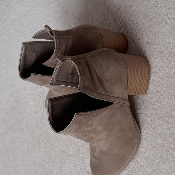 Forever 21 Shoe - Picture 3 of 5